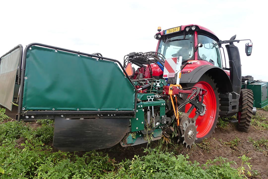 Inmiddels draaien de eerste exemplaren van de Crown Crusher in Denemarken en in Duitsland. En dit jaar ging de eerste ook bij ons aan de slag. - Foto's: Martin Smits
