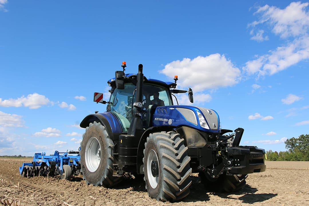 Dit is ‘m, de nieuwe T7. Sterker, maar net zo compact als de huidige serie. Nieuw is topmodel T7.300, met een geboost maximum vermogen van 300 pk. - Foto's: Bas van Hattum