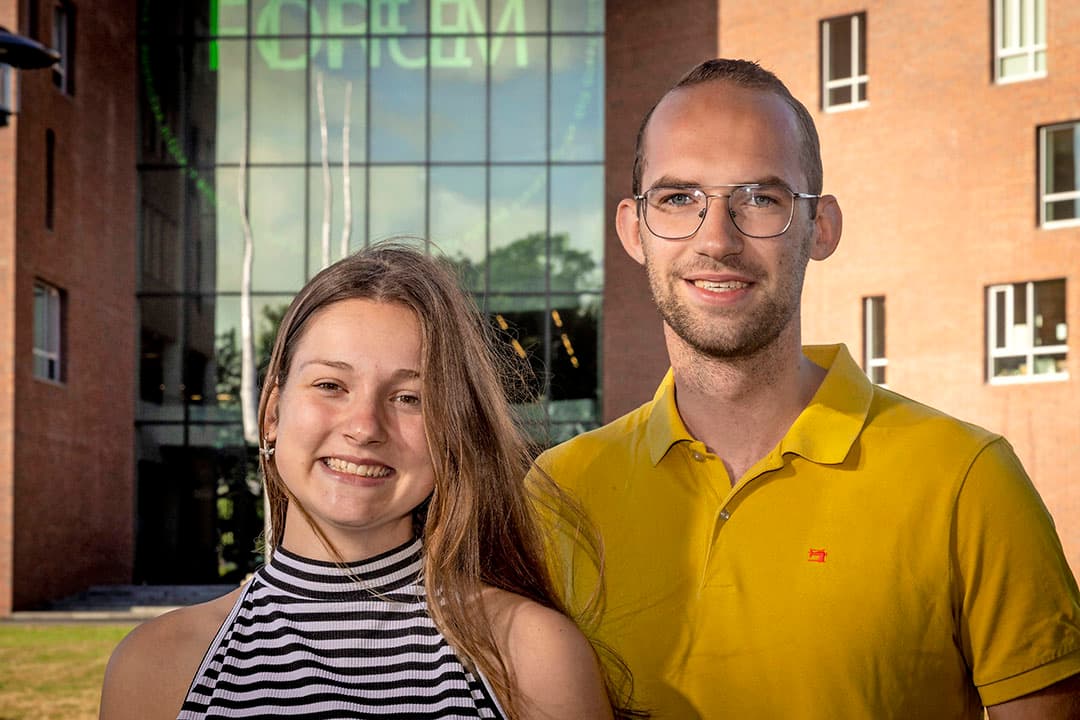 Lisa Waverwijn en Henk Nap, studenten in Wageningen. - Foto: Koos Groenewold