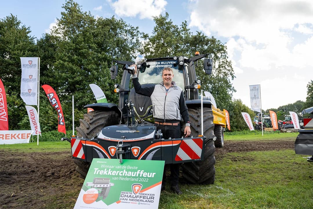 Arno van den Brand uit Nispen (N.-Br.) mag zich de ‘Beste Trekkerchauffeur van Nederland’ noemen. - Foto's: TREKKER magazine