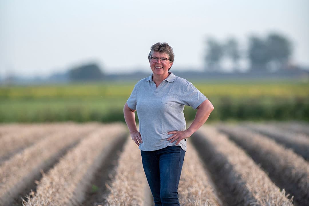 De Vries (55) is per 1 april de nieuwe voorzitter van de vakgroep Akkerbouw en Vollegrondsgroente bij LTO Nederland. De Vries was al langer actief bij de landelijke belangenbehartiger, waar ze de portefeuille Bodem en Water voor haar rekening nam.
