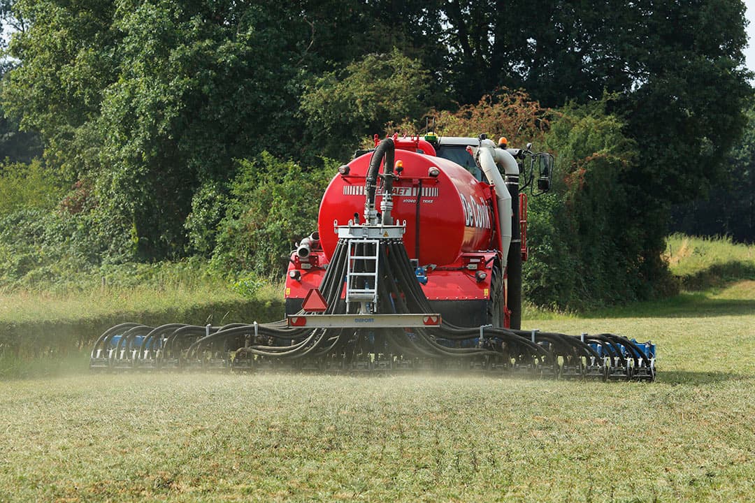 Het is volgens deskundigen niet zinvol om te bemesten na een droge periode, omdat door de droogte de gewasgroei minder is. - Foto: Henk Riswick