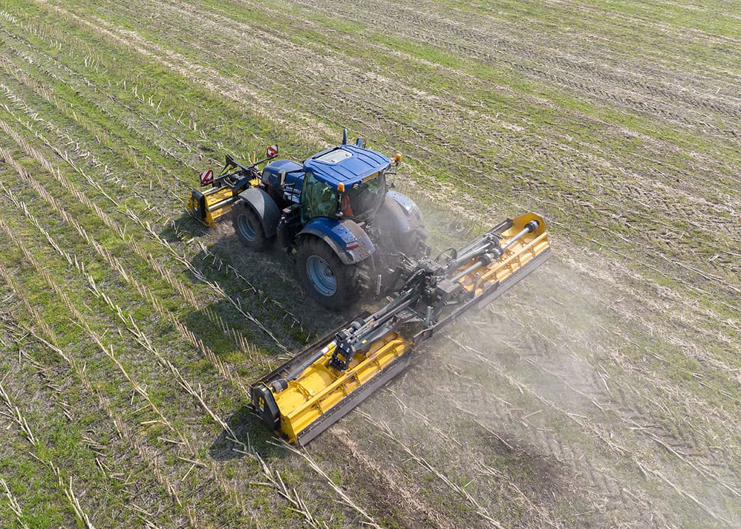 Een klepelmaaier is een ultieme stoppelkneuzer en inmiddels leverbaar tot ruim 8 meter werkbreedte. - Foto: Michel Velderman