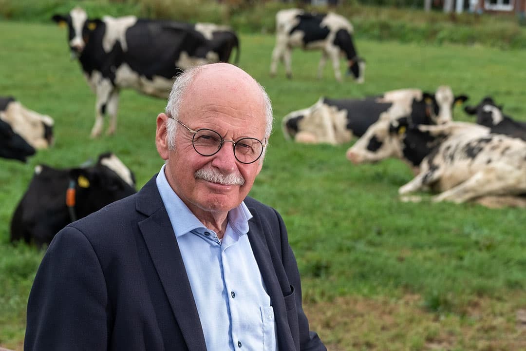 Emeritus hoogleraar Biobased economy, Johan Sanders (73) destijds verbonden aan de Wageningen University is ervan overtuigd dat de stikstofdoelen haalbaar zijn zonder dat de veestapel ervoor hoeft te krimpen. -  Foto's: Jan Willem van Vliet