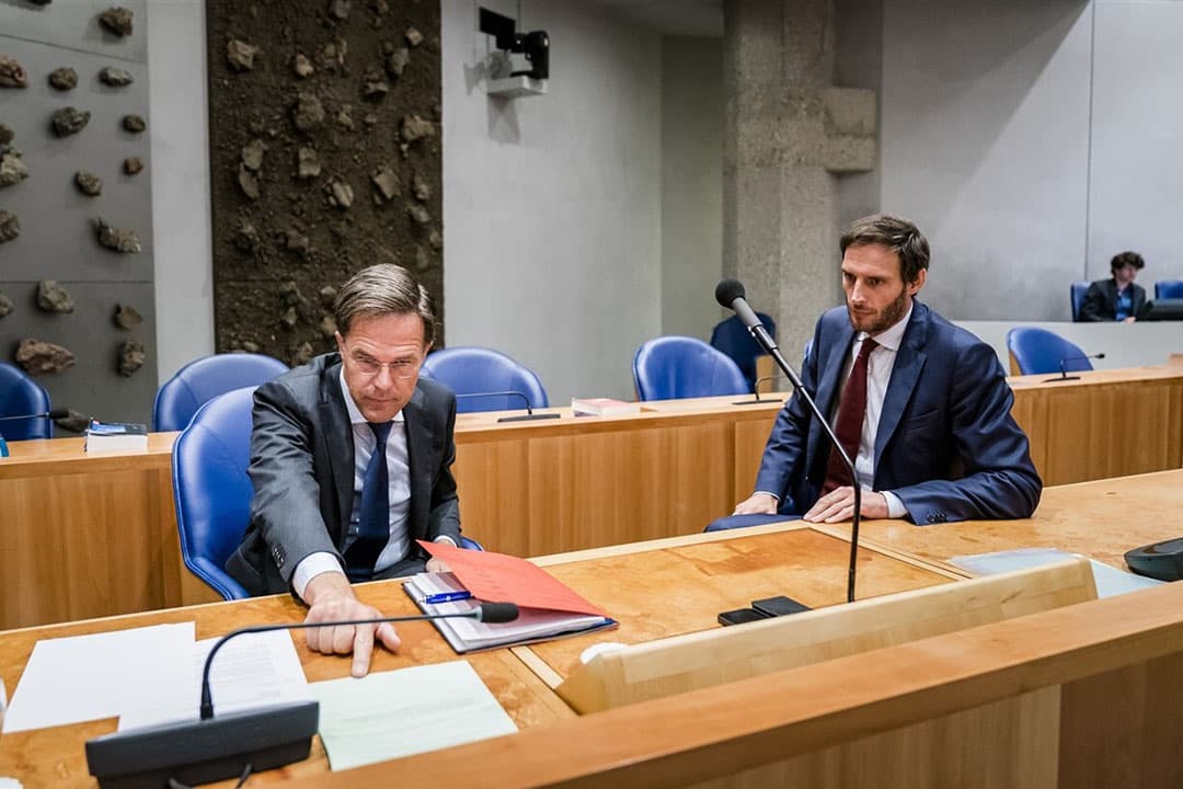 Premier Mark Rutte en Wopke Hoekstra, minister van Buitenlandse Zaken, tijdens het debat over het stikstofbeleid afgelopen dinsdag. Foto: ANP