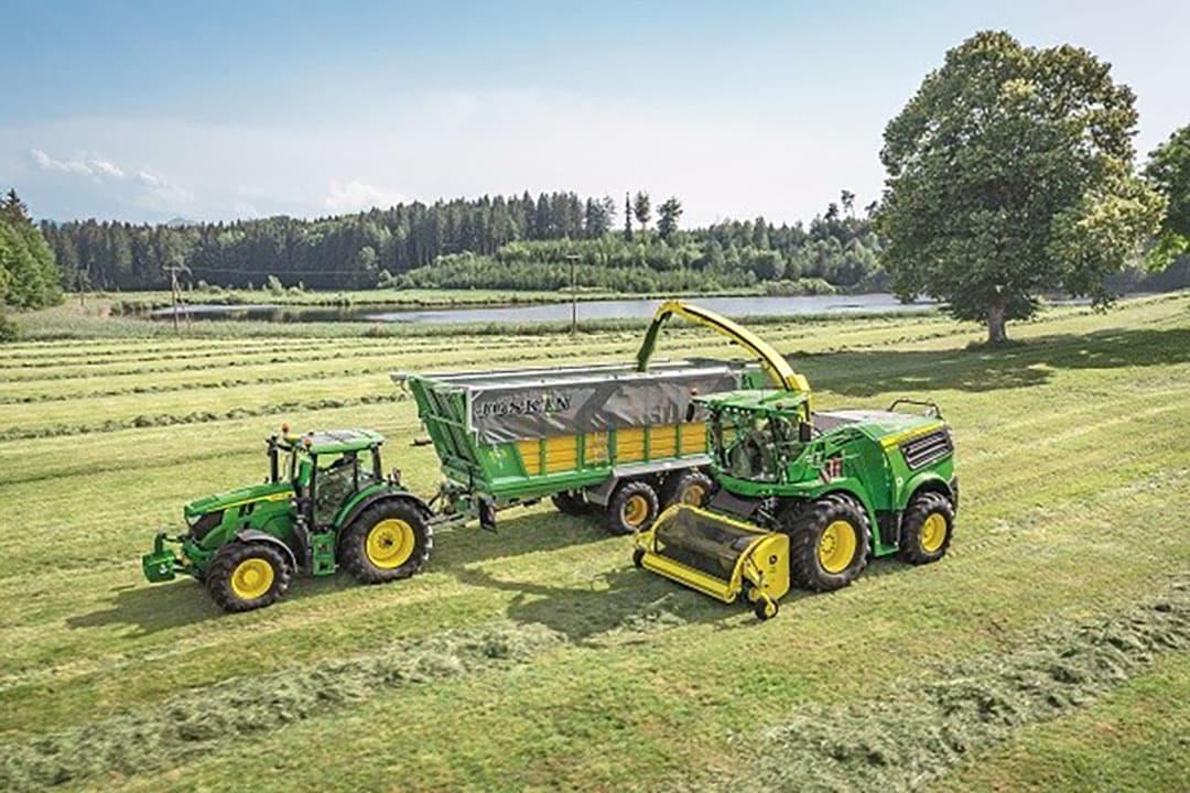 Machinefabrikant John Deere updatet de 8000- en 9000-serie hakselaars. De 8200i-krijgt meer vermogen. - Foto's: John Deere