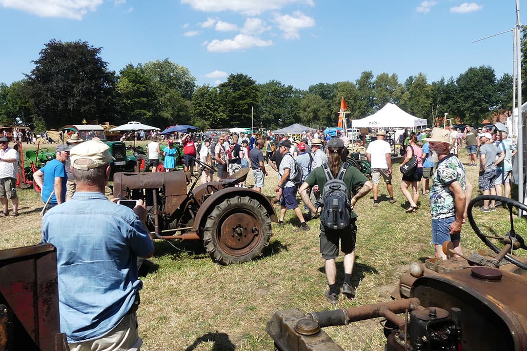 Op de oldtimer trekkershow op 13 en 14 augustus in Nordhorn (D.) staat techniek uit de jaren 50 van de vorige eeuw centraal. Al is er ook veel mooi materiaal uit de jaren 70 te zien. Met zo’n 1.000 trekkers heeft de organisatie er voor gekozen de show wat kleiner op te zetten dan de afgelopen jaren. - Foto's: Martin Smits