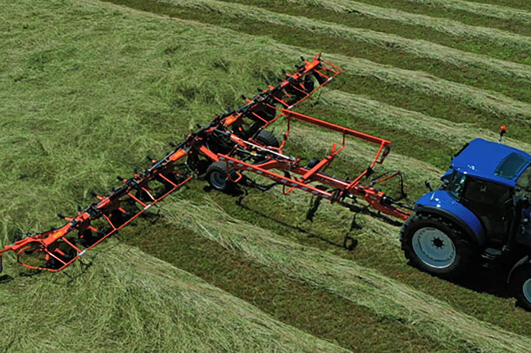Machinefabrikant Kuhn heeft rotorarm Optitedd ontwikkeld voor zijn gedragen en halfgedragen schudders met een werkbreedte van 8,70 tot 17,20 meter. - Foto's: Kuhn