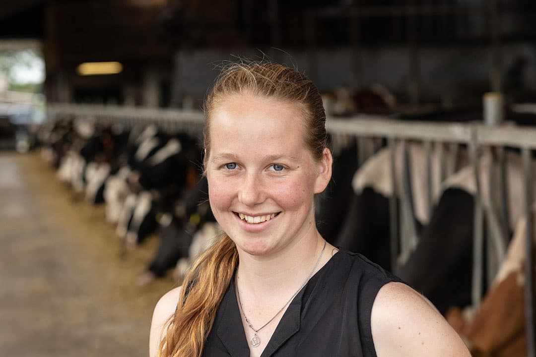 Nelianne de Leeuw (20) woont in Hagestein (U.) en studeert Agrarisch ondernemerschap dier- en veehouderij aan Aeres Hogeschool in Dronten. - Foto's: Herbert Wiggerman