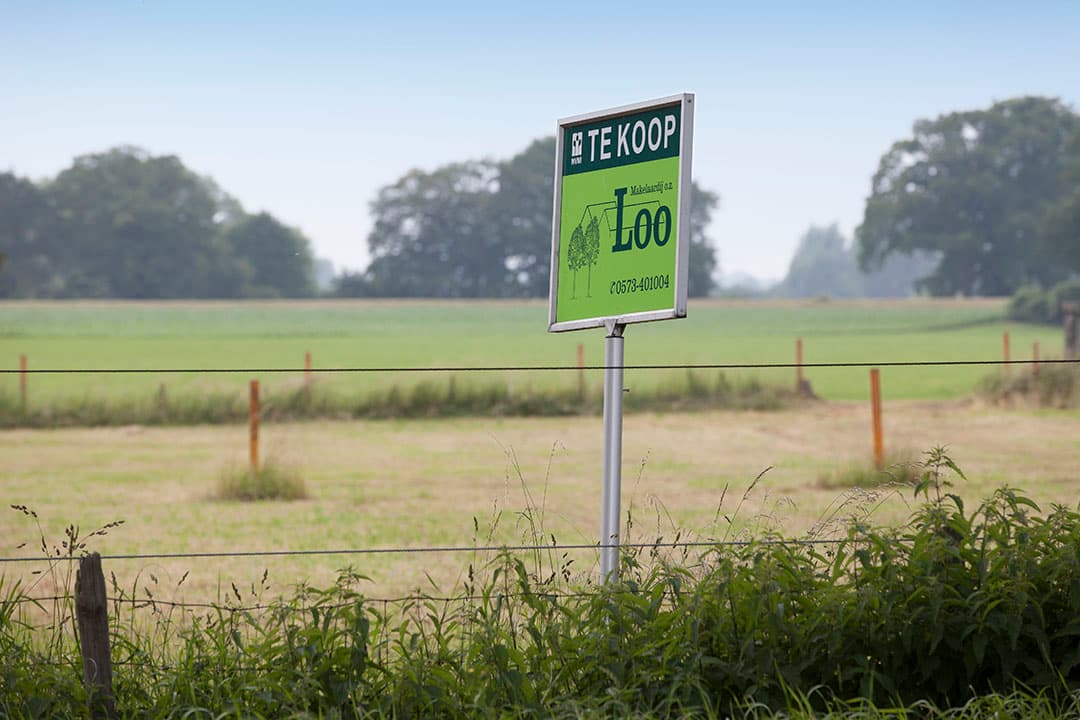 Landbouwgrond is duur en banken zijn de laatste jaren steeds terughoudender geworden om boeren te financieren. Alternatieve financieringsvormen zijn niet altijd even bekend, maar raken wel meer in trek. - Foto: Jan Willem Schouten