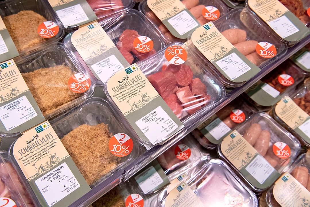 Stijgende consumentenprijzen kunnen de consumptie van varkensvlees onder druk zetten, verwacht de Rabobank. -Foto: Cor Salverius Fotografie