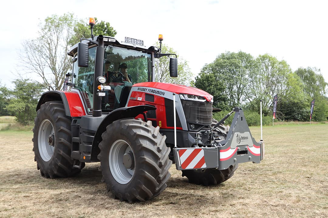 In de MF 8S is onderhuids de traploze transmisse erbij gekomen. De zes modellen (205-305) hebben allemaal Dyna-VT-transmissie. - Foto: Annelies Bakker