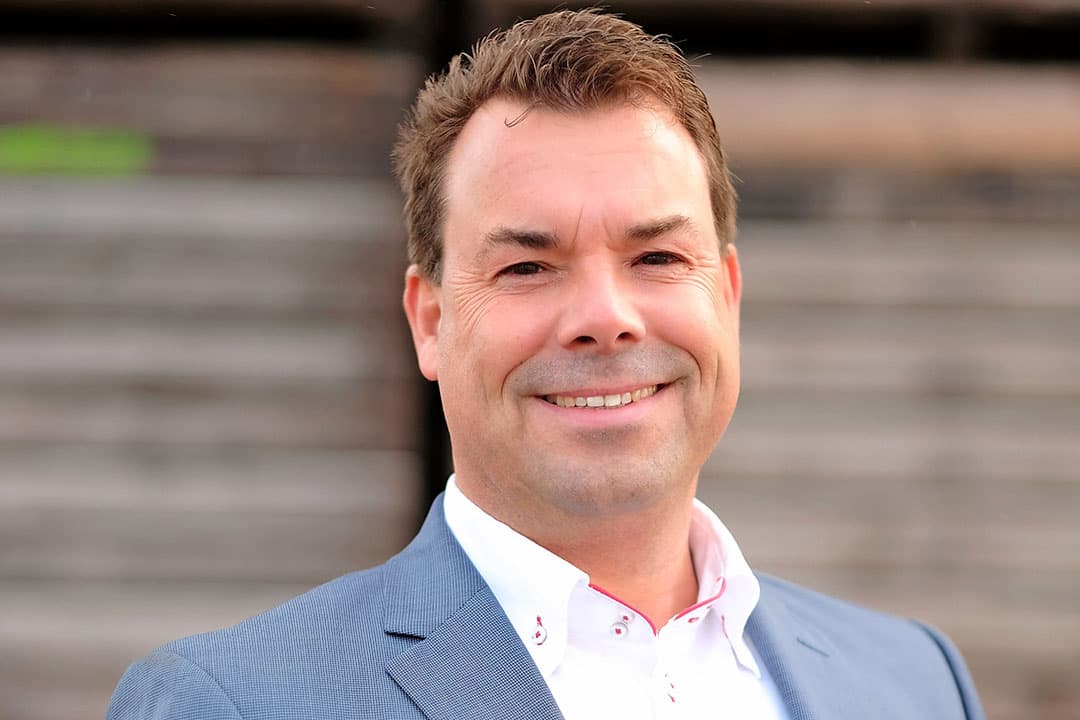 Jack Thibaudier (54), directeur-eigenaar van machinefabrikant Homburg Holland: "De huidige spuittechniek voldoet in 2030 niet meer voor telers en loonwerkers. De spuittechniek moet in staat zijn groene, maar minder effectieve middelen op het juiste moment in de juiste dosering op exact de juiste plek toe te dienen." - Foto: Homburg Holland