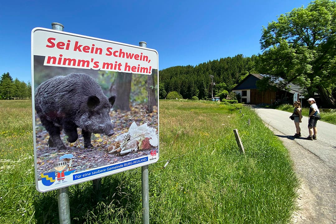 Campagne tegen zwerfafval in de natuur ter voorkoming van de Afrikaanse varkenspest (AVP). - Foto: Twan Wiermans