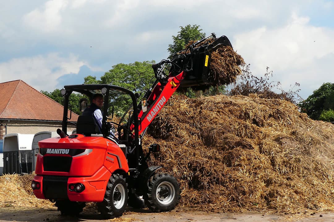 De Manitou-knikladerserie bestond tot nu toe uit vijf modellen met een statische kiplast van 1.547 kilo  en 60 pk motorvermogen tot een kiplast van 4.978 kilo en 143 pk motorvermogen. De lichtere nieuwelingen gaan van een kiplast van 740 kilo en 25 pk motorvermogen tot 1.470 kilo kiplast en 48 pk motorvermogen. - Foto's: Martin Smits