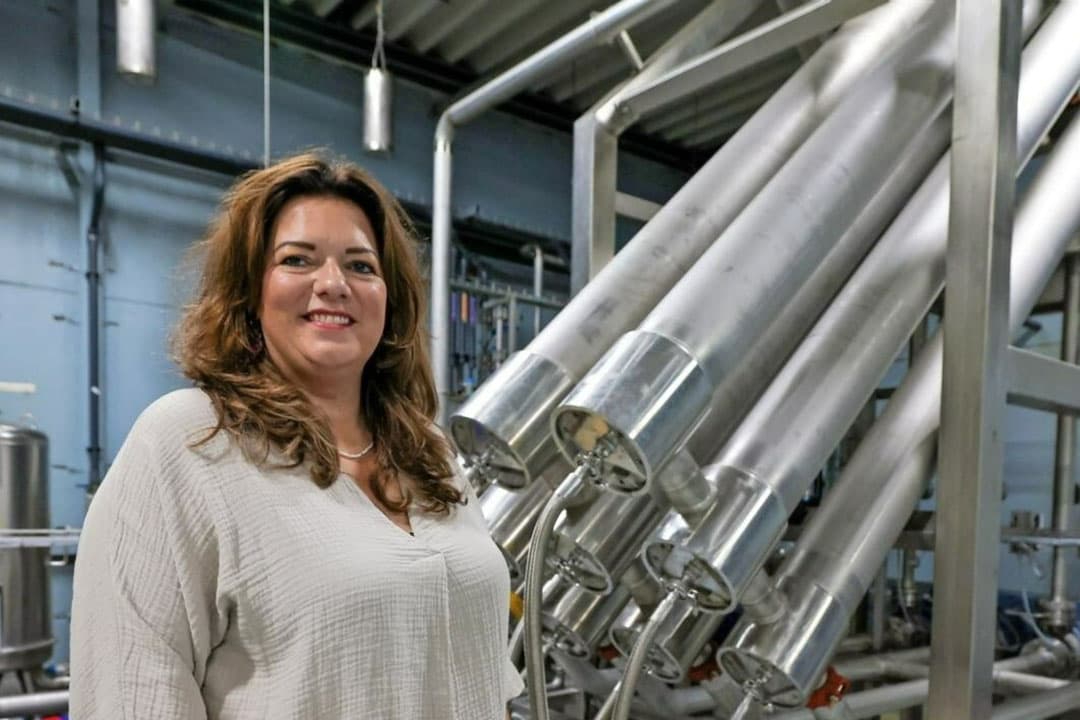 Claudia van Genugten (44) is eigenaar en directeur van transportbedrijf TonTrans in Best en mestverwerker Orgamex met locaties in Sterksel (mestscheiding- en verwerken) en Bladel (compostering). Bij de bedrijven werken circa 55 mensen. -Foto: Bert Jansen