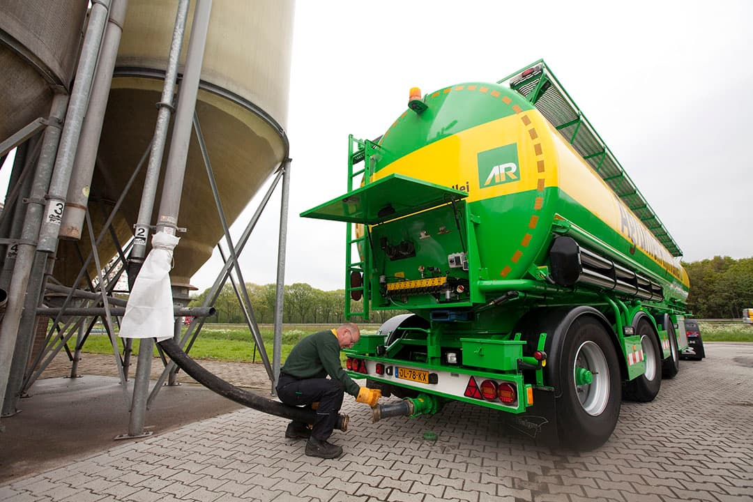 Bulkwagen van AgruniekRijnvallei. Tijdens een bijeenkomst in Azewijn (Gld.) werd verteld over het voersaldo. - Foto: Koos Groenewold