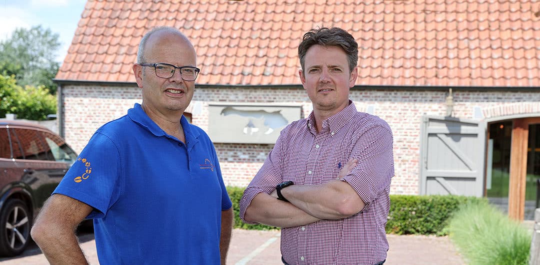 Maurice Moonen (55) van Dierenartsencombinatie Zuidoost, hoofdvestiging in Deurne (N.-Br.) en Bart de Jongh (43) van Dierenartsenpraktijk de Grenstreek met een Nederlandse vestiging in Bladel (N.-Br.). - Foto: Bert Jansen