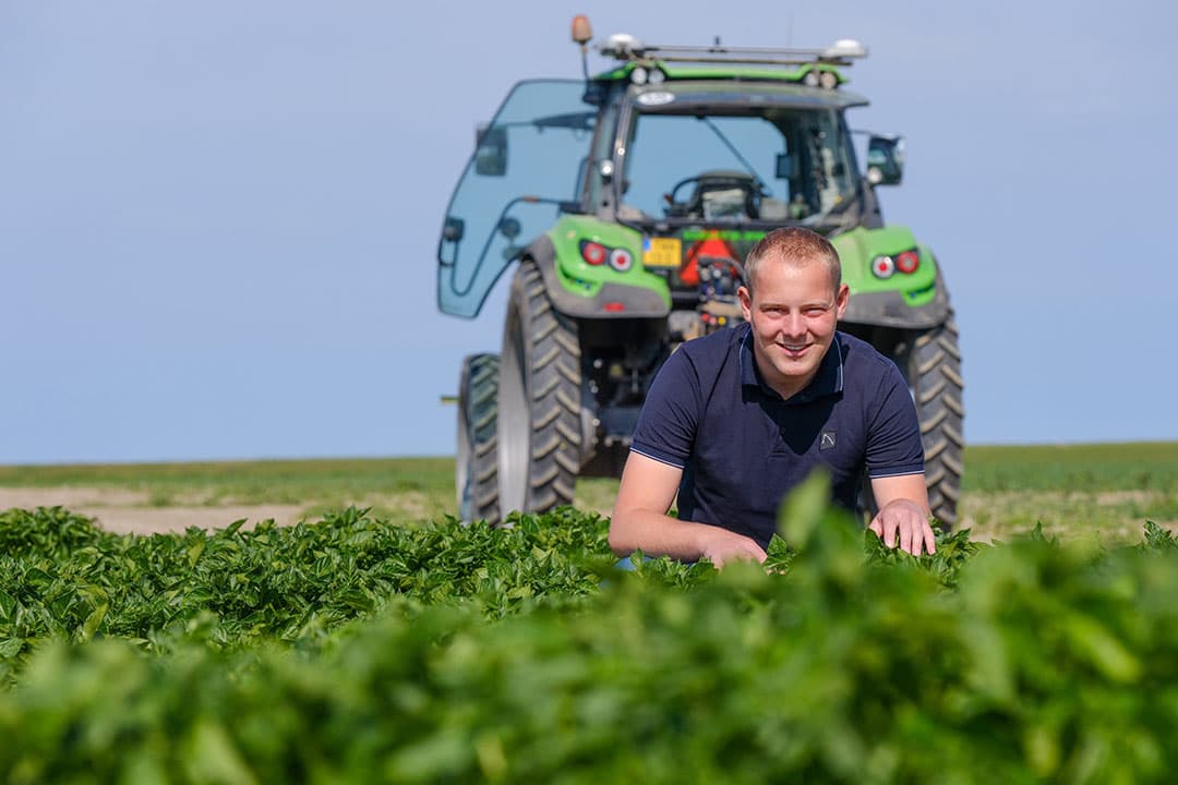 John de Winter (22) woont in Uithuizen (Gr.). Hij volgt de opleiding tuin-/ akkerbouw agrarisch ondernemerschap aan Aeres Hogeschool in Dronten. - Foto's: Jan Willem van Vliet