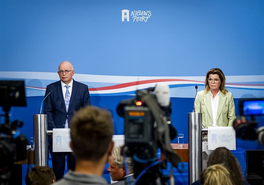 Stikstofminister Christianne van der Wal en minister Henk Staghouwer (Landbouw) geven een toelichting op hun plannen voor de aanpak van de stikstofuitstoot. - Foto: ANP