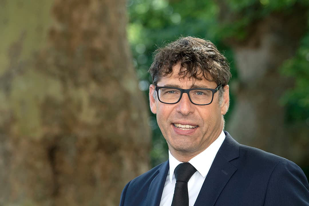 Edward Stigter, voorzitter van de bestuurlijke commissie stikstof van het Interprovinciaal Overleg. "Wij als provincies zijn al lang bezig met de gebiedsplannen.  Het kabinet begint nu op stoom te komen." - Foto: Cor Salverius