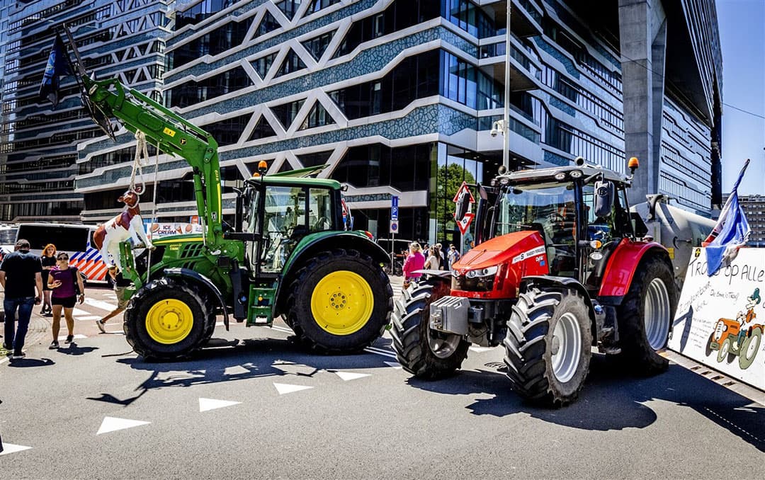 Boeren protesteren dinsdag 28 juni bij het gebouw van de Tweede Kamer. - Foto: ANP