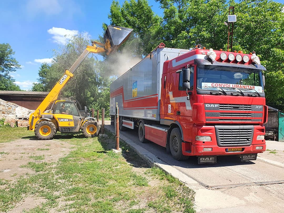 De vrachtwagen wordt geladen met gerst op het bedrijf van Kees Huizinga in Cherkasy (Oekr.). - Foto: Gerjan Wielink