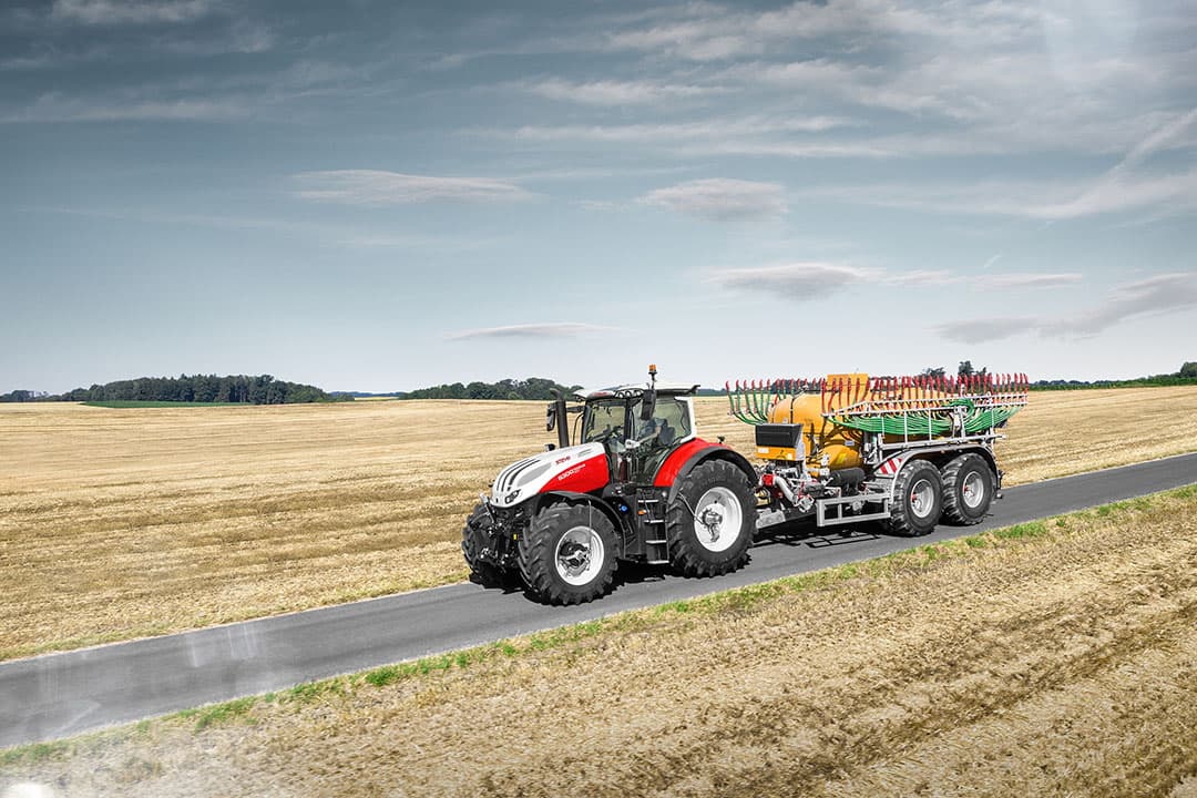 Steyr gaat trekkers uit de Profi-serie (vanaf 116 pk) en de Terrus-serie (tot 313 pk) uitrusten met een luchtdrukwisselsysteem. - Foto: Steyr