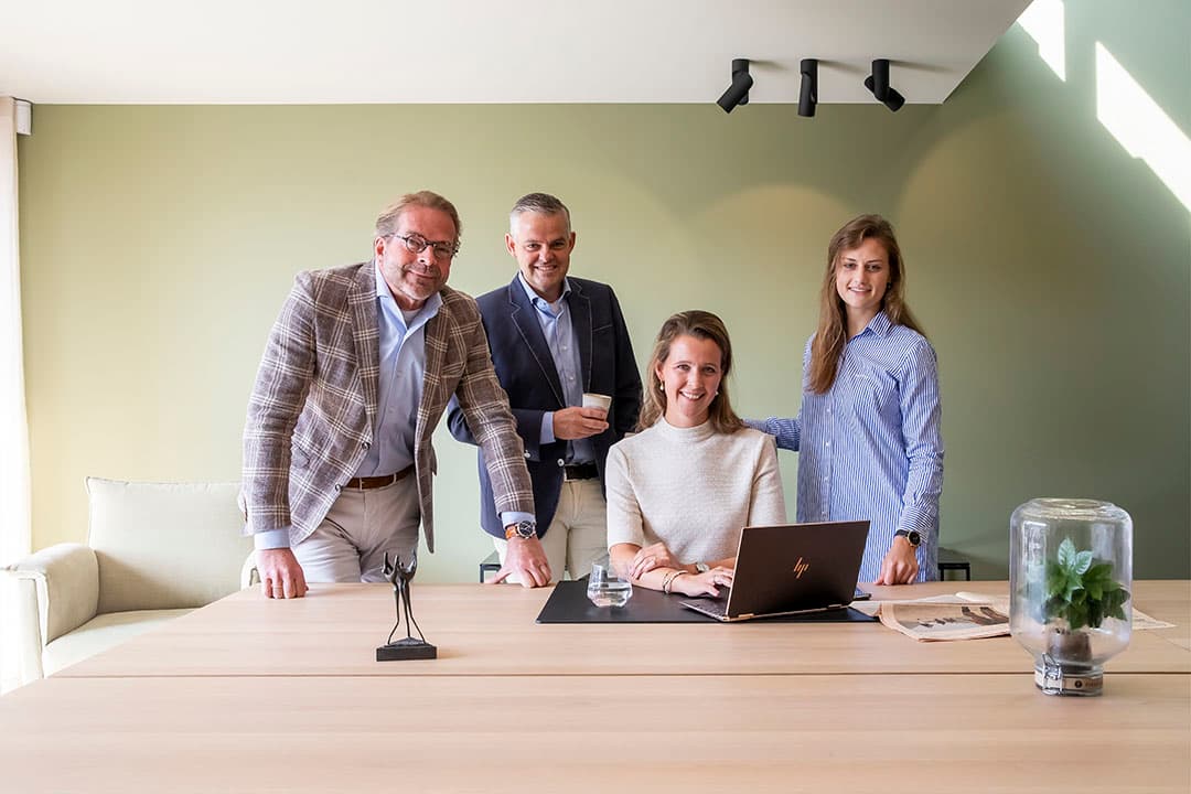 Het team van Flexxinvestments met v.l.n.r. Martin Visser - commercieel directeur, Johannes Mattiesing – partner, Marlies Donker – partner, Eline Verheij – office manager. - Foto: Flexxinvestments