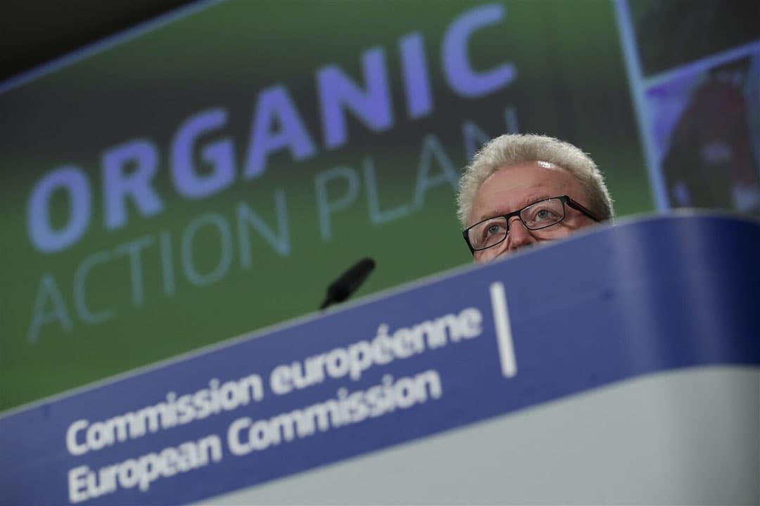 Eurocommissaris voor landbouw Janusz Wojciechowski.  Via haar commentaren op het nationaal GLB-plan predikt de Commissie een extensivering van de Nederlandse veehouderij.- Foto: Yves Herman / AP