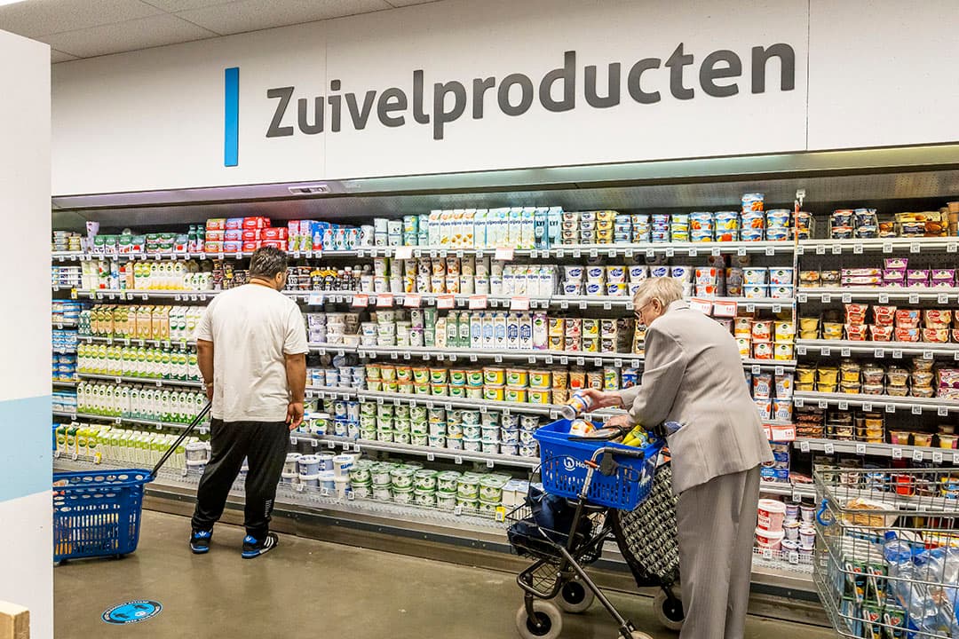 FrieslandCampina gaf een genuanceerde mening over het verhogen van de melkprijs voor de consument, aldus Vergaderboer over uitzending tv-programma De prijsknaller. - Foto: Roel Dijkstra