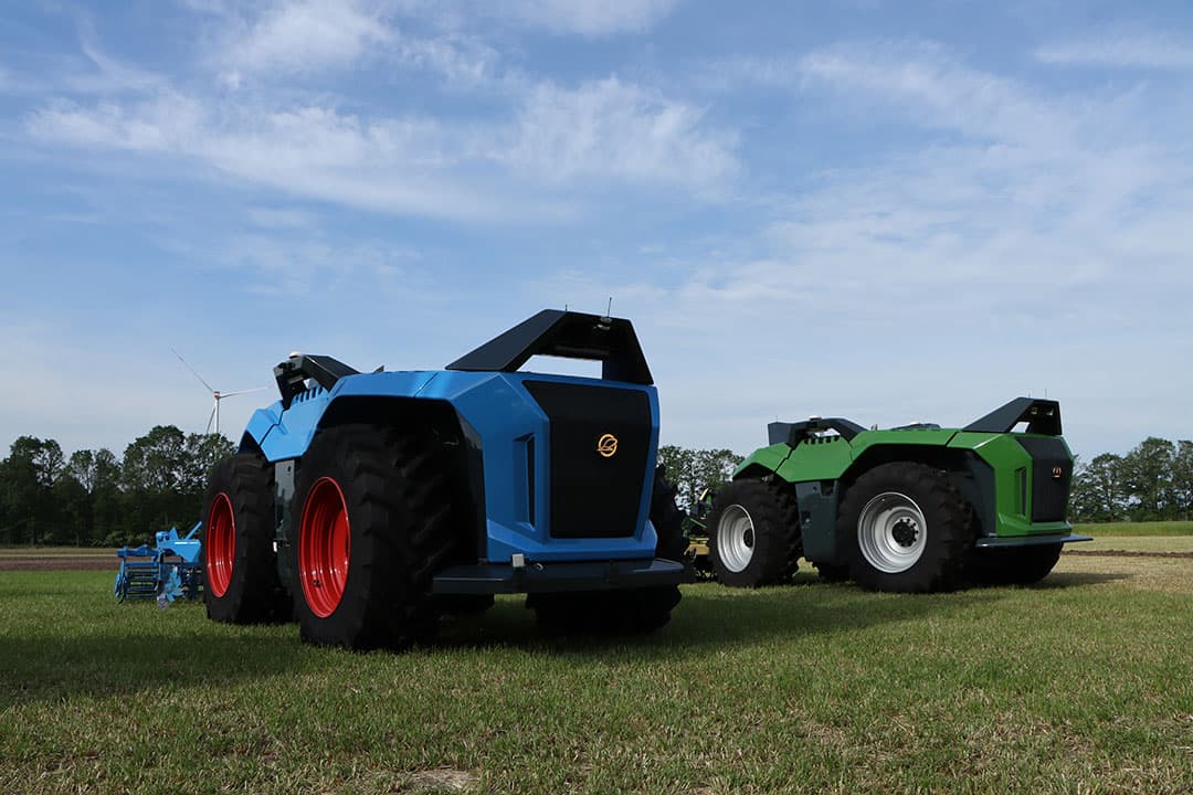 Lemken en Krone ontwikkelden een autonoom voertuig dat zonder chauffeur verschillende werkprocessen kan uitvoeren. - Foto's: Annelies Bakker