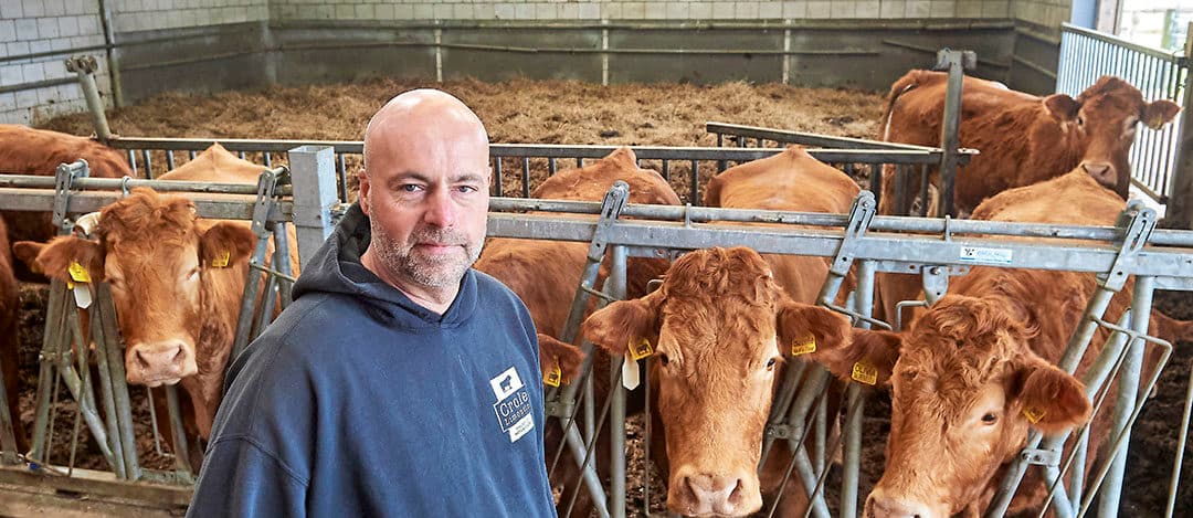 Vleesveehouder Leon Moonen is al jaren actief met natuurbegrazing en afzet van eigen producten onder de naam Crole. Als het aan hem ligt, komen daar binnen afzienbare termijn ook producten van kweekvlees en verkoop van biopten bij. - Foto: Van Assendelft
