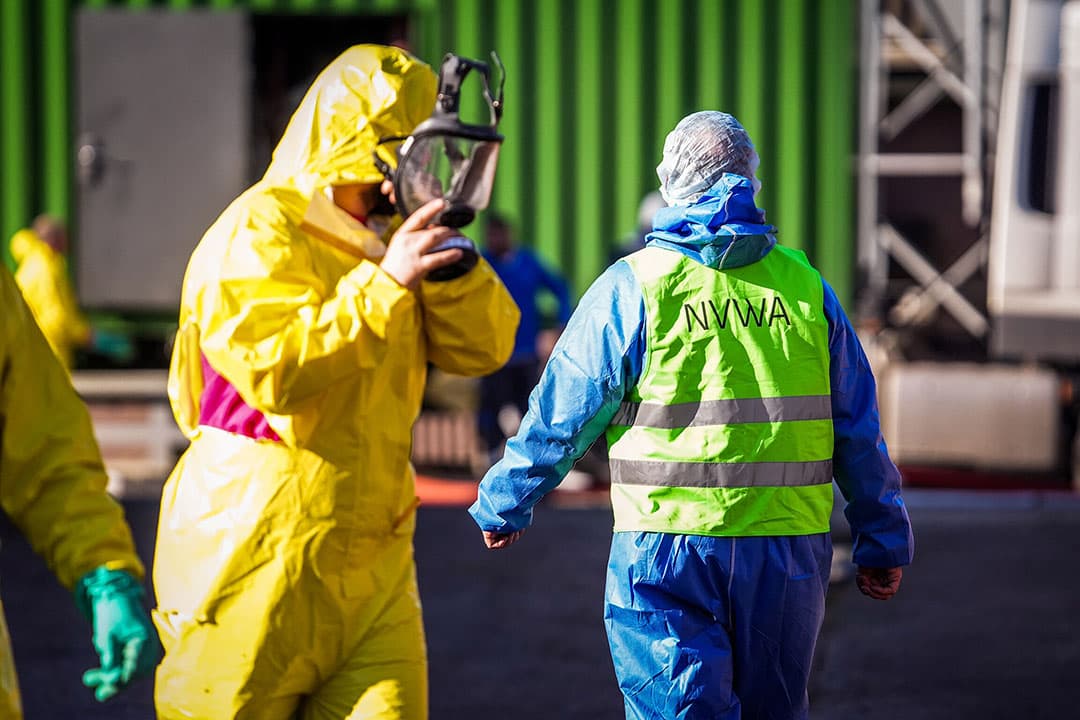 De nieuwe besmettingen hebben alle hoop op snelle opheffing van de ophokplicht doen vervliegen. Tegelijkertijd groeit de zorg om de kosten. - Foto: Bert Jansen