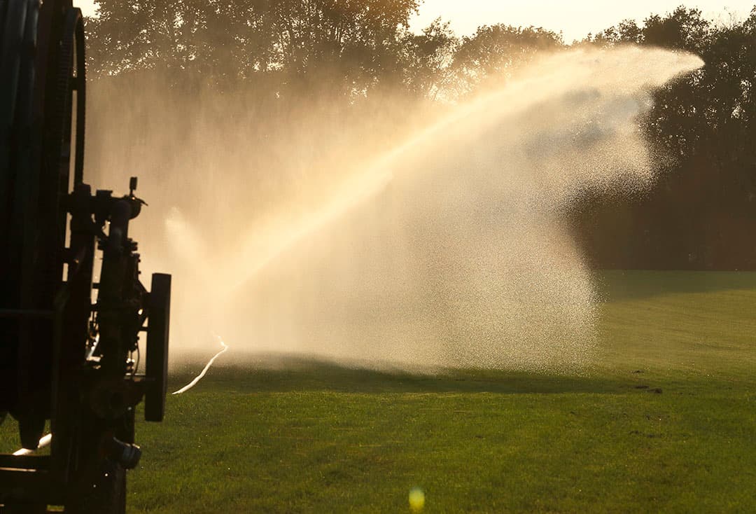 In de vier droogste regio’s in het zuidoosten van Noord-Brabant geldt een verbod op het beregenen van graslanden en sportvelden. - Foto: Hans Prinsen