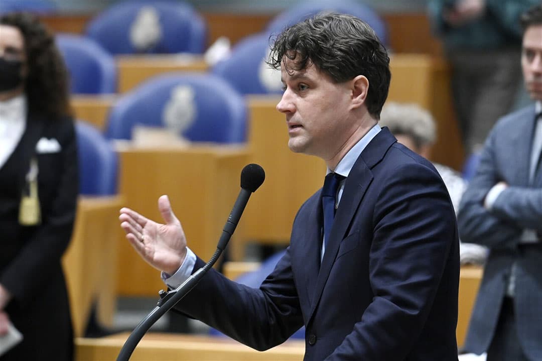Tweede Kamerlid Henri Bontenbal trok met zijn standpunten in een debat weinig aandacht, maar met een spontaan muziekfilmpje dat hij tussendoor maakte, des te meer. - Foto: ANP