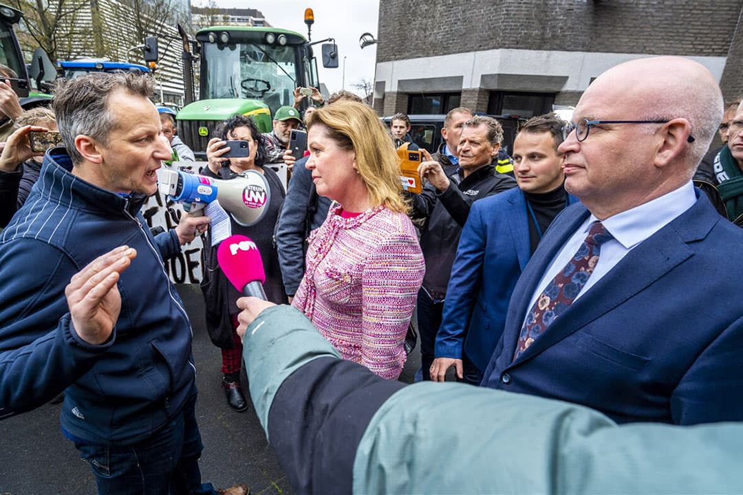 Actievoerders tijdens een boerenprotest op 6 april in Den Haag. De boeren zijn het niet eens met het stikstofbeleid van minister Christianne van der Wal. - Foto: ANP