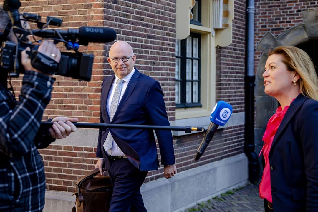 Minister Christianne van der Wal kondigt vrijdag een pakket aan maatregelen aan om de stikstofbelasting op kwetsbare natuur versneld te verminderen. Minstere Henk Staghouwer zet tegelijk lijnen uit om de positie van de boer in de keten te versterken. - Foto: ANP