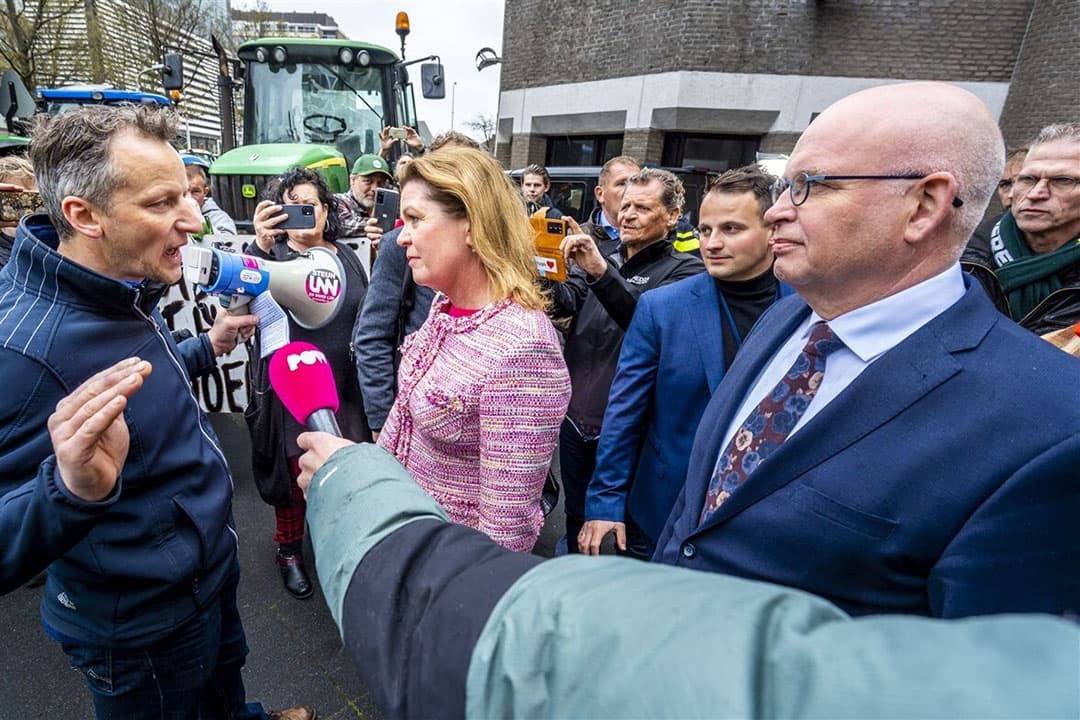 Boerenprotest in Den Haag eerder deze maand. In het midden minister Christianne van der Wal. Rechts minister Henk Staghouwer. - Foto: ANP