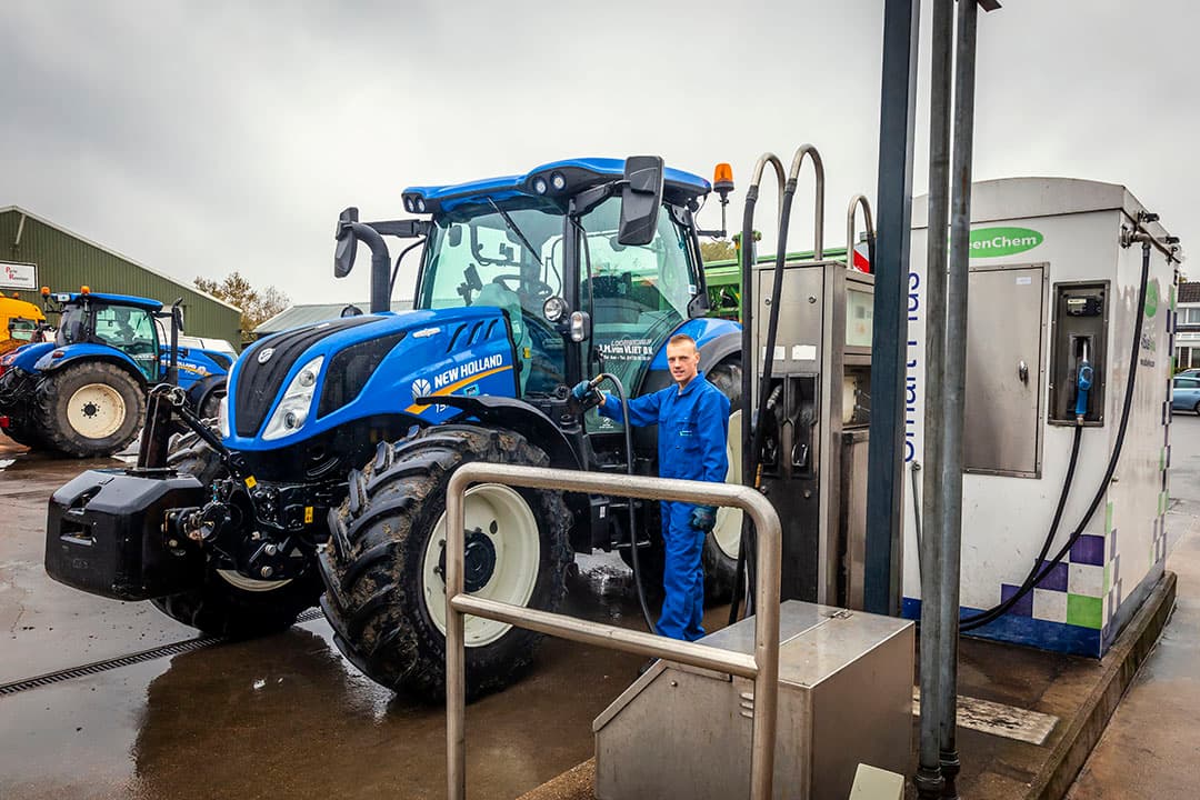 Onder andere loonbedrijven en boeren kunnen om teruggaaf van accijns vragen voor brandstof die zij op 1 april 2022 om 0.00 uur in voorraad hebben. - Foto: Roel Dijkstra