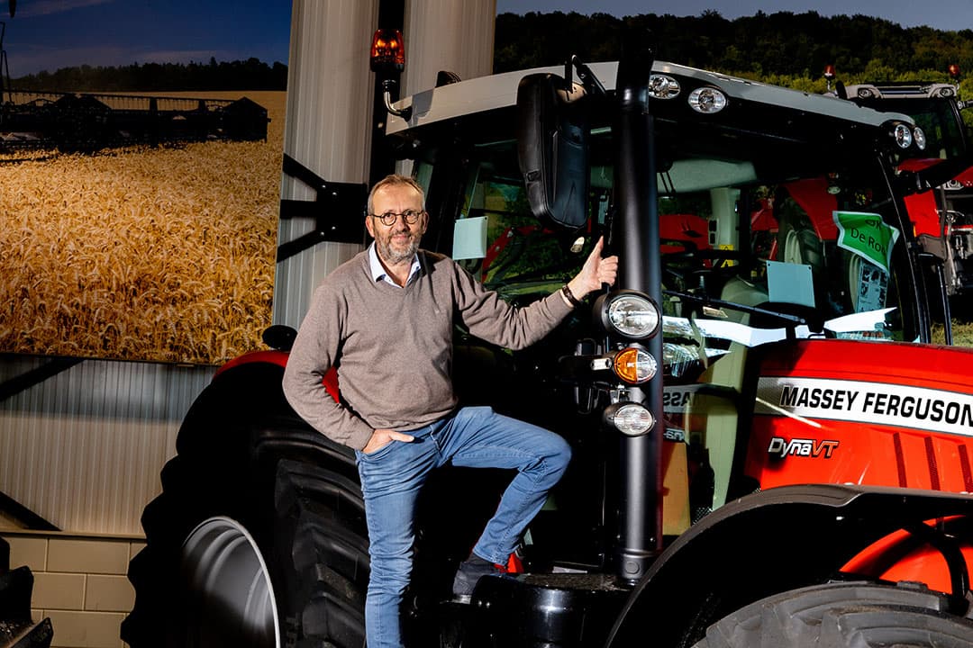 Massey Ferguson-directeur Ronald van Hattem lijkt erin te slagen om het elektrische concept op basis van een MF 5S te laten bouwen in de MF-fabriek. - Foto: Mechan Groep