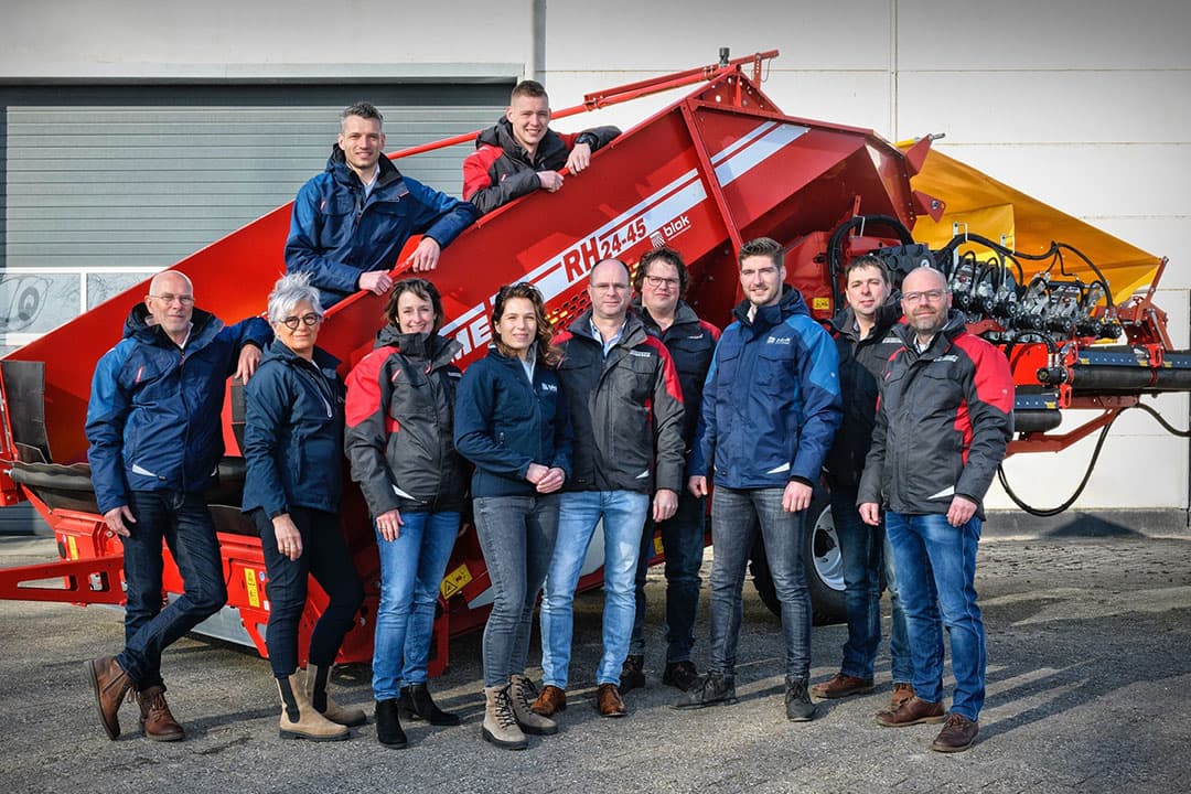 Het team Blok-Grimme dat vanaf 1 april  werkzaam is in Espel (Fl.). - Foto: Grimme