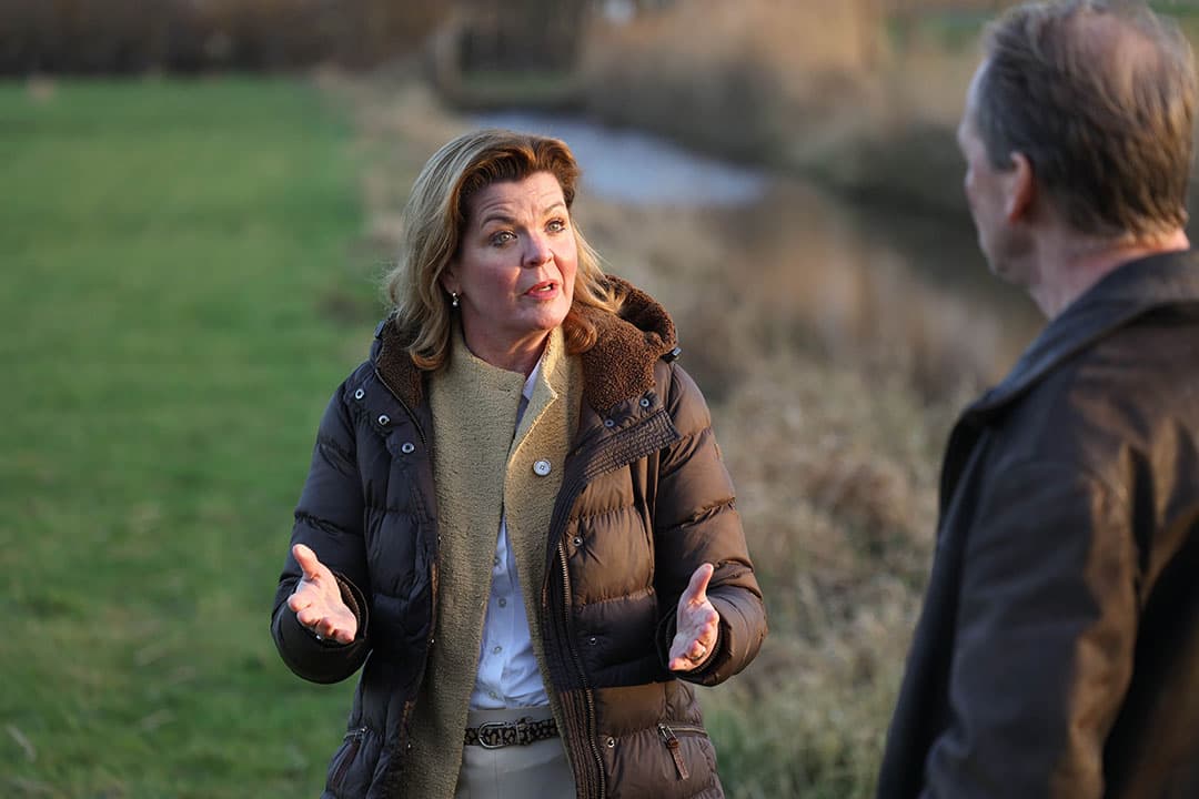 Minister Christianne van der Wal bij een eerder bedrijfsbezoek dit jaar in Woerdense Verlaat. - Foto Herbert Wiggerman