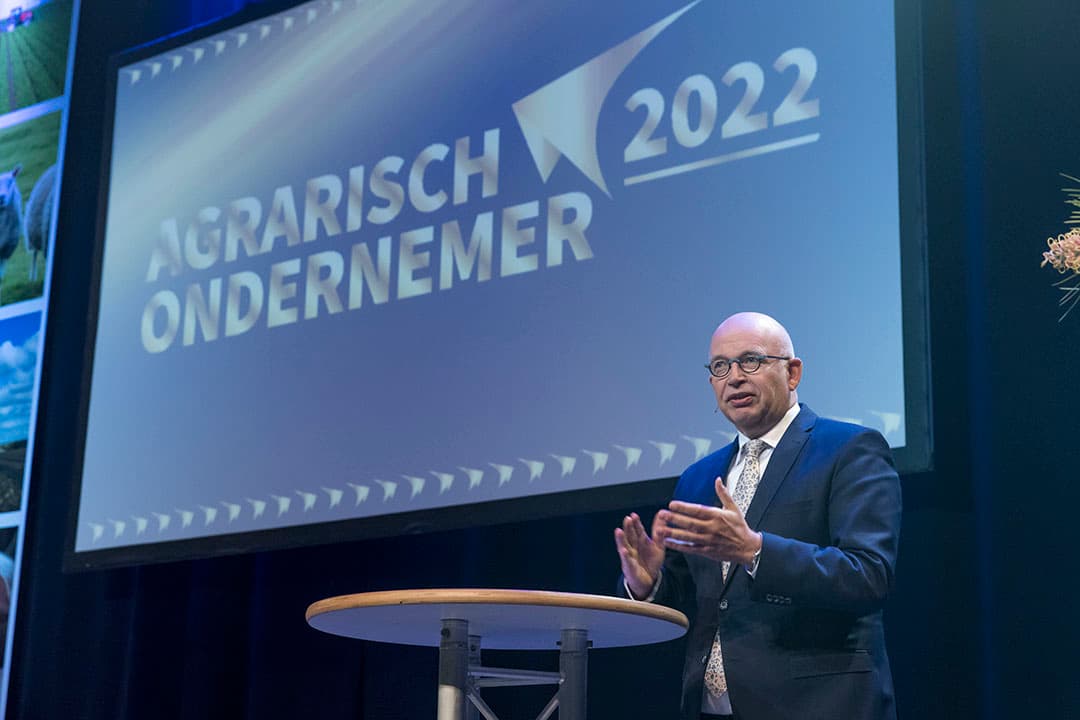 Minister Henk Staghouwer - hier bij de uitreiking van de titel Agrarisch Ondernemer van het Jaar uit: 'We hebben een harde grens bereikt en dat doet pijn. We moeten met elkaar op zoek naar een manier om binnen die grenzen te opereren.' - Foto: Koos Groenewold