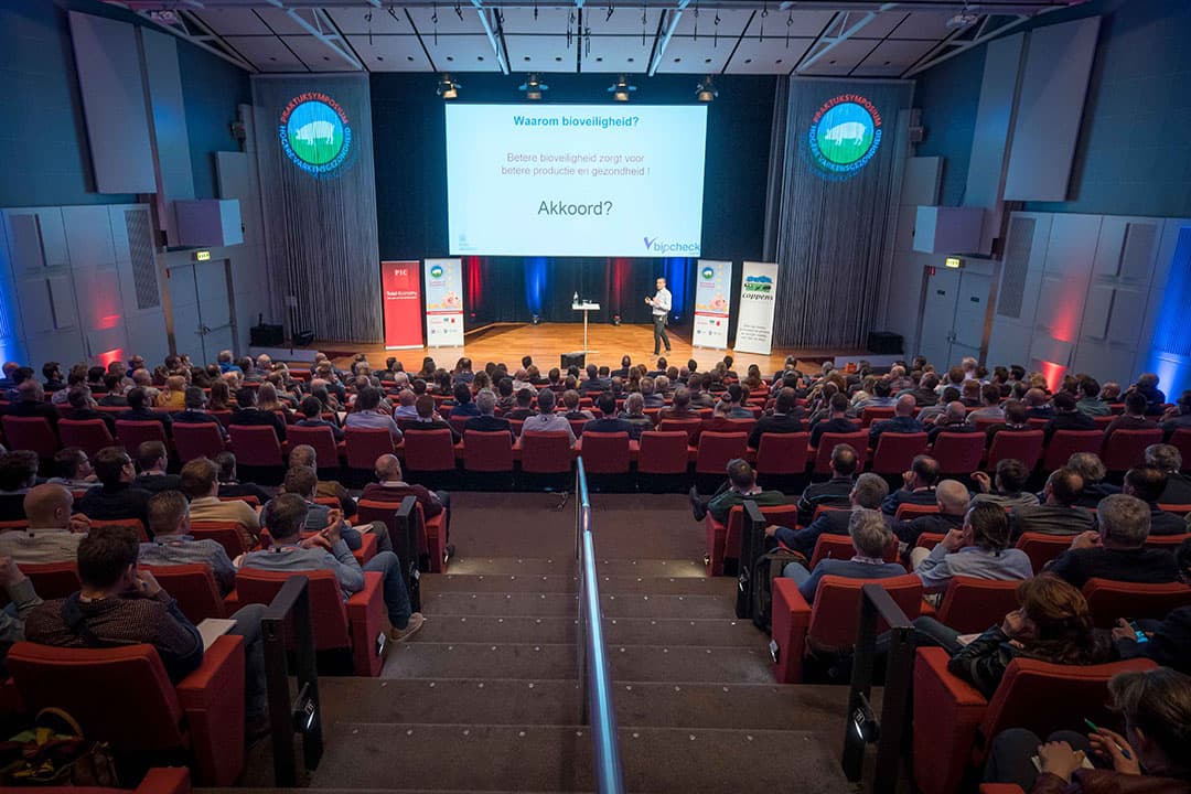 Een volle zaal bij de laatste editie van het symposium Hogere varkensgezondheid in 2020, nog voor het uitbreken van het coronavirus. - Foto: Koos Groenewold