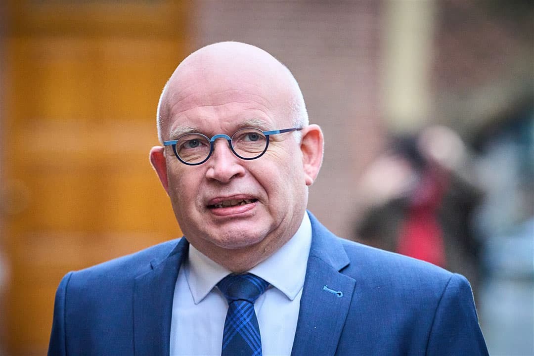 Landbouwminister Staghouwer snapt dat het onzekere tijden zijn, maar roept op om onrust niet te laten leiden. Foto: ANP