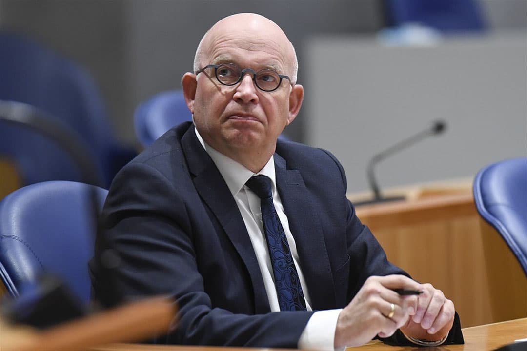 Henk Staghouwer, minister van Landbouw, Natuur en Voedselkwaliteit, beantwoordt vragen van Kamerleden tijdens het wekelijkse vragenuurtje in de Tweede Kamer. - Foto: ANP/Hollandse hoogte/Peter Hilz