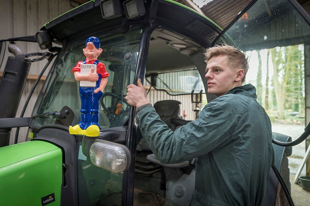 Matthijs Frielinck. Op de trekker rijdt altijd een goede bekende mee. - Foto's: Koos Groenewold