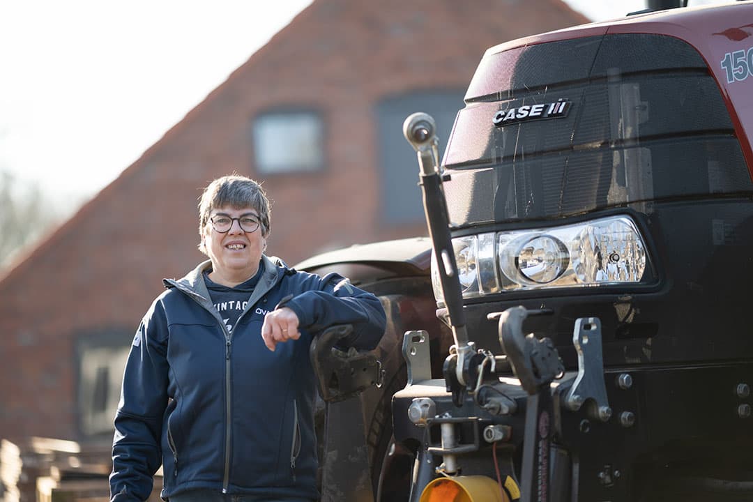Carla Zanderink-Veldscholten (58) woont in Denekamp (Ov.) en heeft in maatschap met haar man en dochter een melkveebedrijf. - Foto's: Michel Velderman