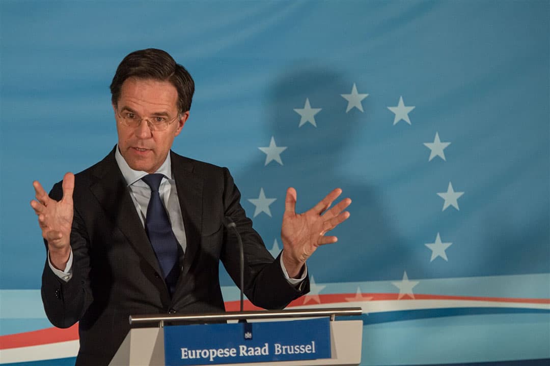 De nieuwe sancties voor Rusland waarover de regeringsleiders van EU-landen zich buigen, zijn "wel ongeveer de zwaarst denkbare", aldus premier Mark Rutte na afloop van de EU-top in Brussel op 25 februari. - Foto: ANP